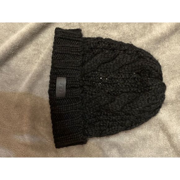 UGG Cable Knit Beanie In Black Womens One Size NWT - Picture 3 of 8